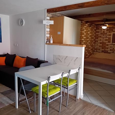 Studio Apartman Dezire Buje Ngoại thất bức ảnh