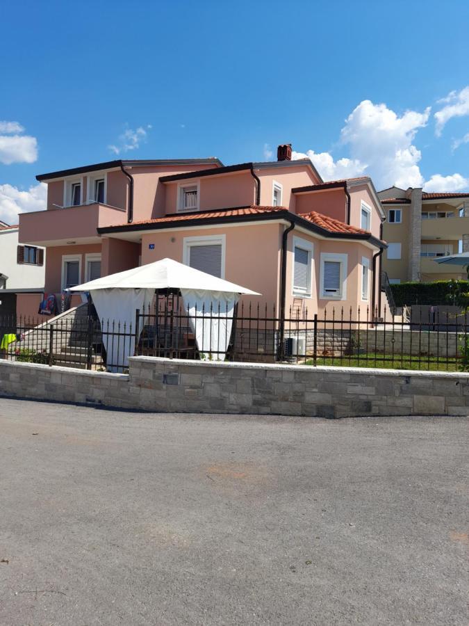 Studio Apartman Dezire Buje Ngoại thất bức ảnh